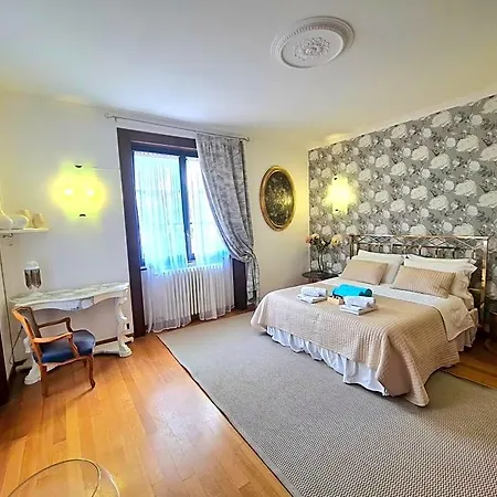 Sofia Luxury Between And Milano 4*